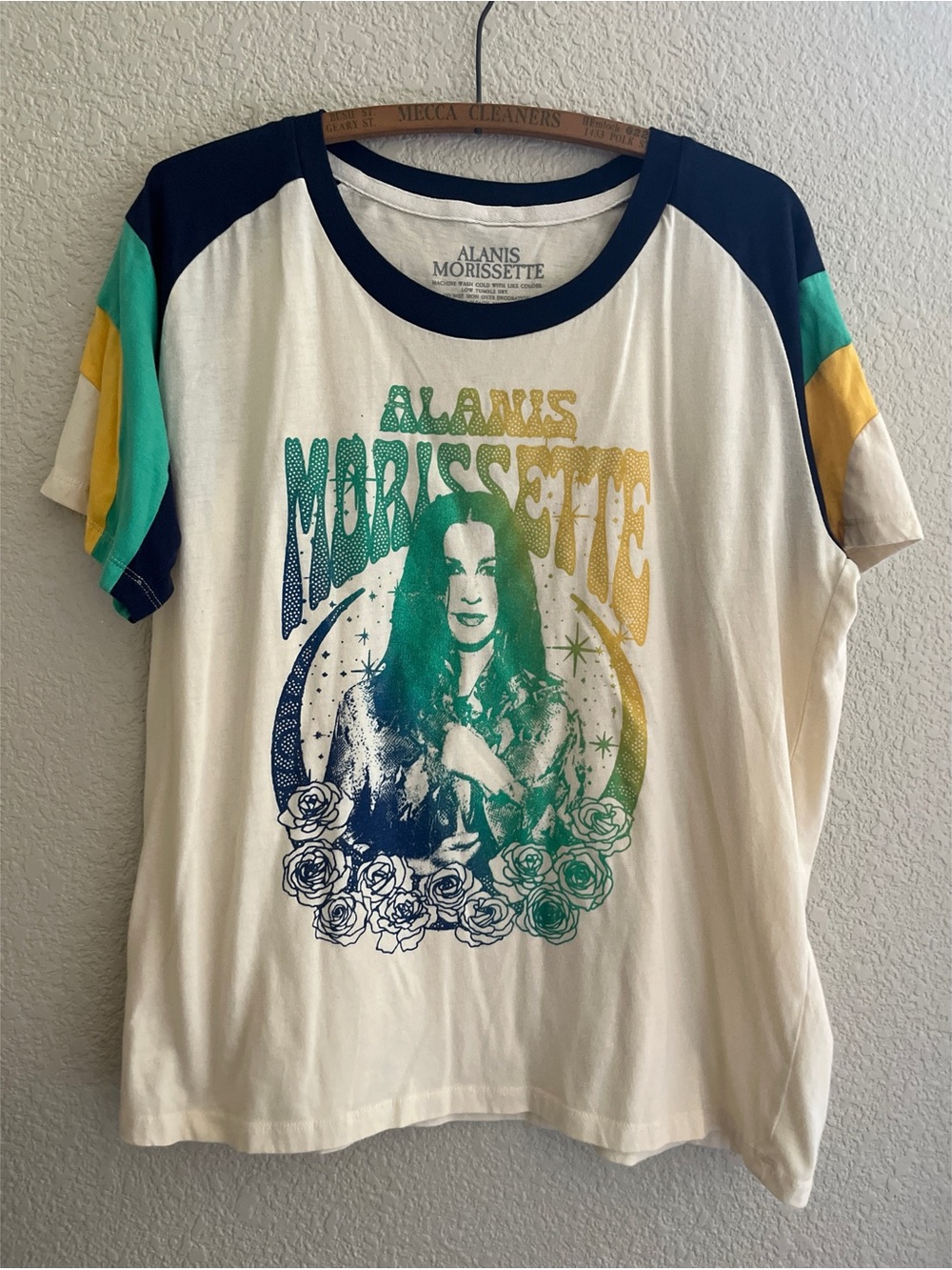 Alani’s Morissette Groovy Band Tee Women’s Size Medium